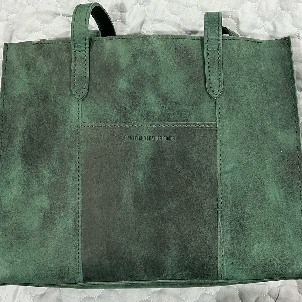 🏄‍♂️ Surf Large E/W Zip Lola Crossbody Tote - Portland Leather